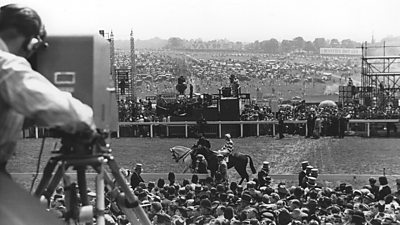 The finishing line of Derby Day, 1939, is filmed by a ˿ TV camera