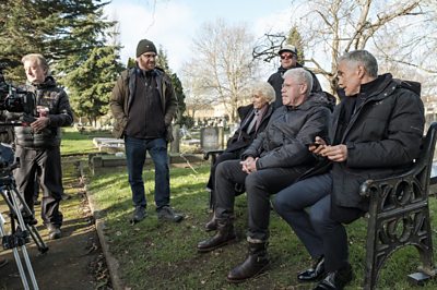 On the set of The Capture: Director/Writer/Exec Producer BEN CHANAN, Lia Williams (GEMMA GARLAND), Frank Napier (RON PERLMAN), Danny Hart (BEN MILES) (Image Credit: ý/Heyday Films/Nick Wall)