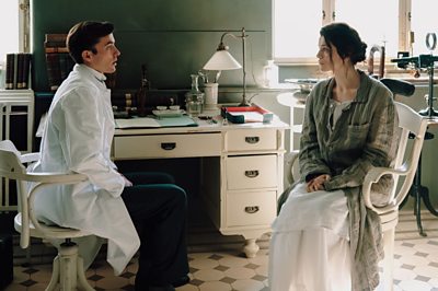 Max Liebermann (MATTHEW BEARD), Amelia Lydgate (JESSICA DE GOUW)(Image Credit: BBC/MR Film/Endor)
