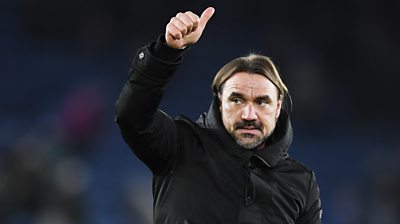 Daniel Farke gives the thumbs up