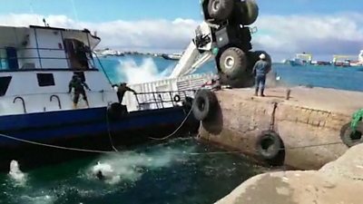Oil barge sinks