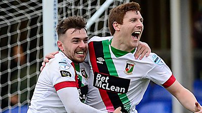 Glentoran keep on rolling with Swifts win - BBC Sport