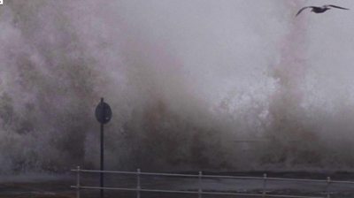 Giant wave strikes Aberystwyth seafront
