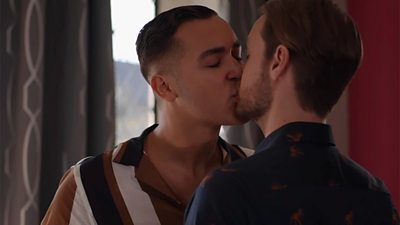 Marty and Jack kiss, Casualty