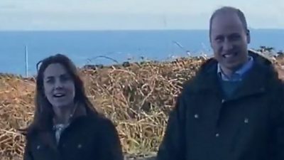 The Duke and Duchess of Cambridge stopped to have a natter with some locals who were also out for a walk in Howth, near Dublin.