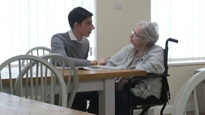 Teenage student makes friends with 84-year-old woman thanks to anti-loneliness scheme
