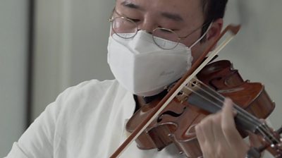 Musicians in South Korea have played a classical music concert for coronavirus patients.