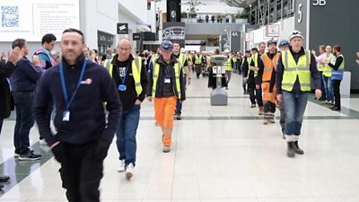 NHS staff have applauded and cheered the contractors who built the new NHS Louisa Jordan.