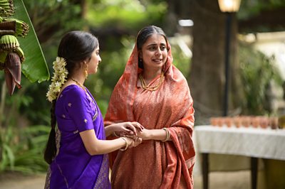 Lata Mehra (TANYA MANIKTALA), Mrs Rupa Mehra (Mahira Kakkar) in A Suitable Boy (Image Credit: BBC/Lookout Point Photographer: TAHA AHMAD)