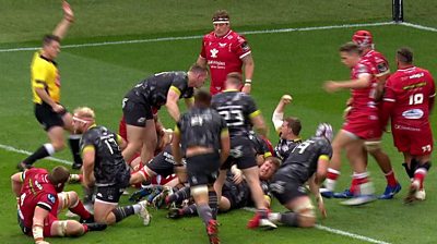 Pro14 highlights: Scarlets 27-30 Munster