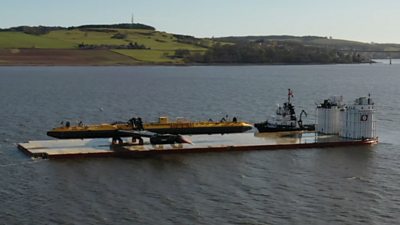 'World's most powerful' tidal turbine sets sail from Dundee