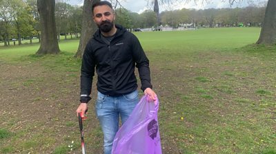 Litter-picker Rebwar Sharazure