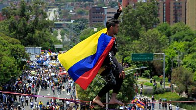 Tightrope walker protest in Colombia