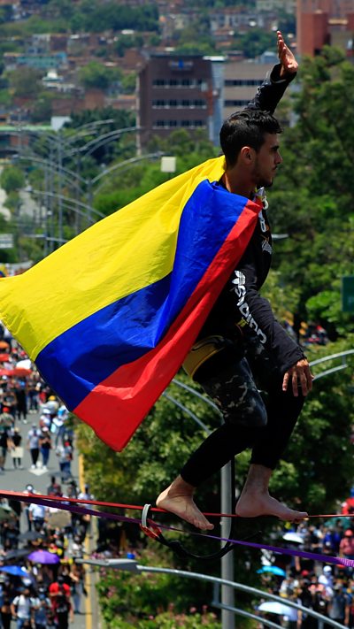 Tightrope walker protest in Colombia