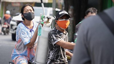 Woman holding oxygen cylinder