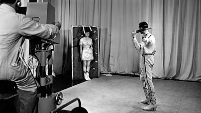 Knife-throwing live on television, RadiOlympia 1936.