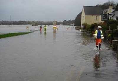 Llifogydd yn ardal Traeth Coch yn 2013