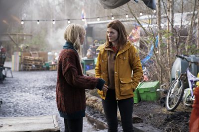 Jade (LAUREN LYLE), Kirsten Longacre (ROSE LESLIE) in Vigil (Image Credit: ý/World Productions Photographer: Mark Mainz)