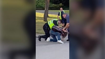 Bournemouth park busker pinned to floor by police - BBC News