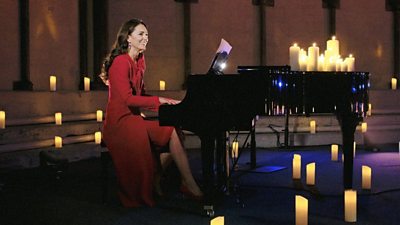 Kate surprises concert audience with piano performance