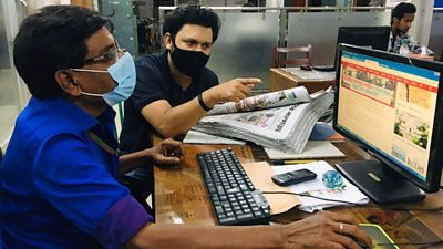 The PRIMED team in Bangladesh is mentoring journalists from a regional newspaper, Daily Gramer Kagoj, among other outlets, to produce accurate and engaging online content. Credit: BBC Media Action Bangladesh