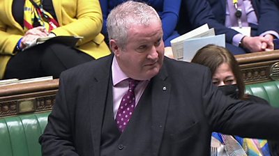 Ian Blackford points to Tory backbenches
