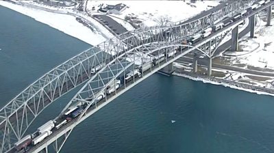 A congested Blue Water Bridge.