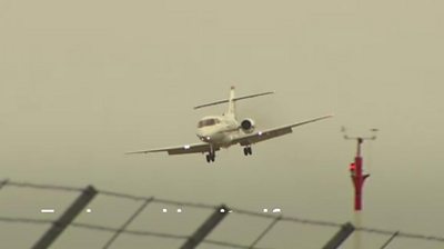 Plane struggling to land in high winds at London Luton Airport