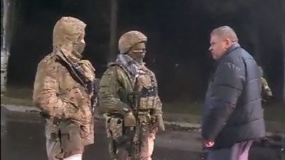 Man confronts Russian soldiers