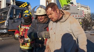 Man rescued from rubble in Kharkiv, Ukraine