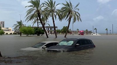 Heavy rain brings flooding to United Arab Emirates - BBC Weather