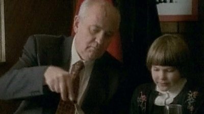 Gorbachev with his granddaughter in the Pizza Hut advert