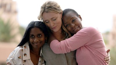 Abhi (ANNEIKA ROSE);Jo (KEELEY HAWES);Miriam (JOSETTE SIMON) Photo Credit: 鶹ҳ / Dancing Ledge Productions