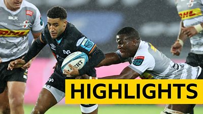 Keelan Giles of Ospreys makes a break against Stormers