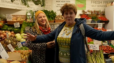 Foodies Sam Evans and Shauna Guinn hit Cardiff Market for a Christmas dinner bargain.