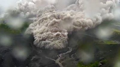Plume of hot ash after Indonesia's volcano eruption