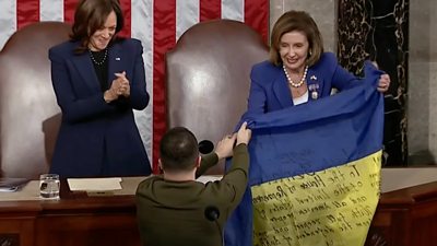 Zelensky gives flag to Nancy Pelosi