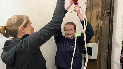 Amanda Richmond shows Freja how to bell-ring