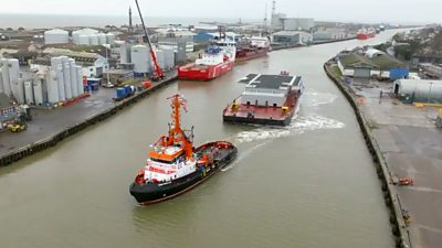 Bridge section arrives by barge in Great Yarmouth