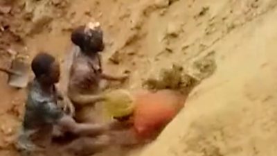 Man helps miner clear collapsed gold mine