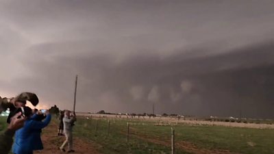 People watching supercell storm in New Mexico