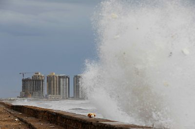 Cyclone Biparjoy: Heavy rains and winds lash Gujarat coast