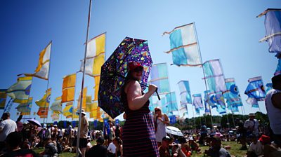 Glastonbury: Friday's best bits in 90 seconds - BBC News