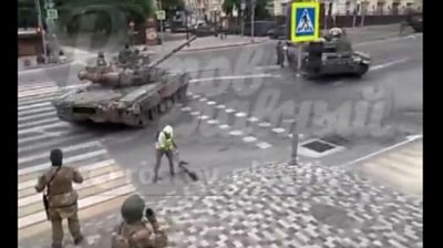 Tanks and soldiers on the streets of Rostov