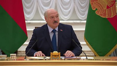 Alexander Lukashenko speaking with foreign journalists