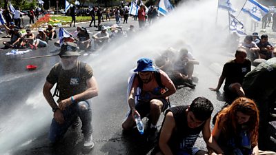 Demonstrators sprayed with water cannon in Jerusalem