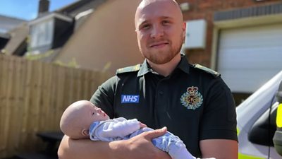 A 999 call handler meets and pays tribute to a woman who gave birth to twins with his help.