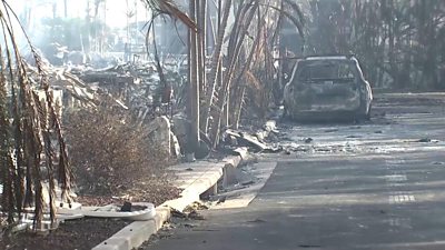 Burnt car on Lahaina street