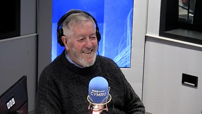 Fydd Hywel Gwynfryn yn cael ei anrhydeddu gan BAFTA Cymru