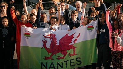 French children welcomed Mark Drakeford with a song